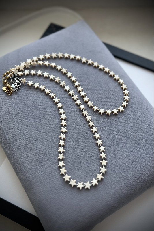 Hovlito žvaigždučių vėrinys 1