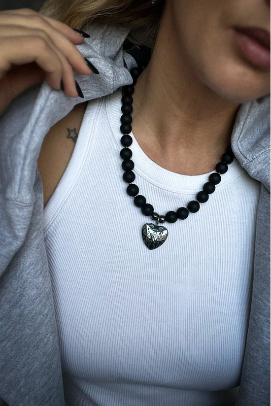 Šungito vėrinys su Hematito širdele