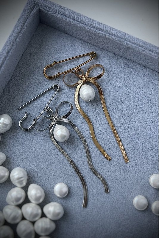 Segė - žiogelis "Kaspinas ir perlas"