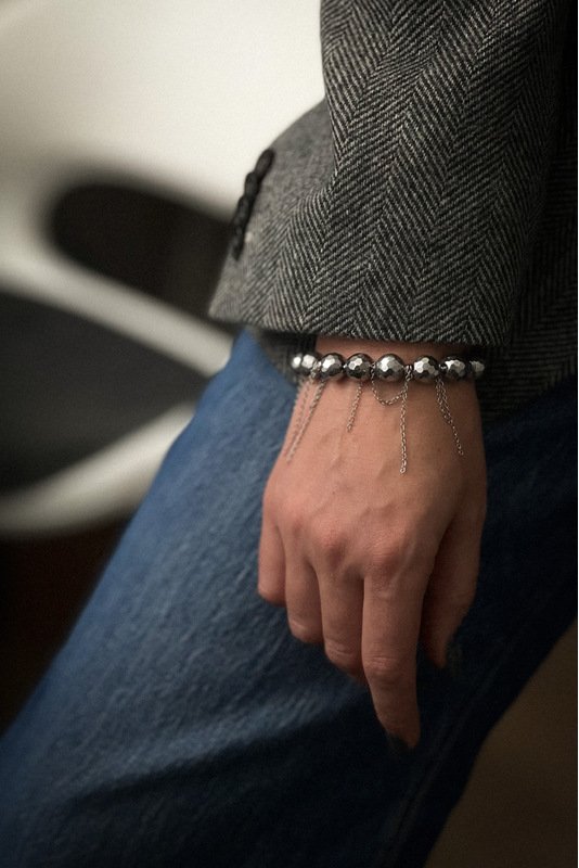 Stambi Hematito apyrankė su grandinėlėm ir širdelės pakabuku 2