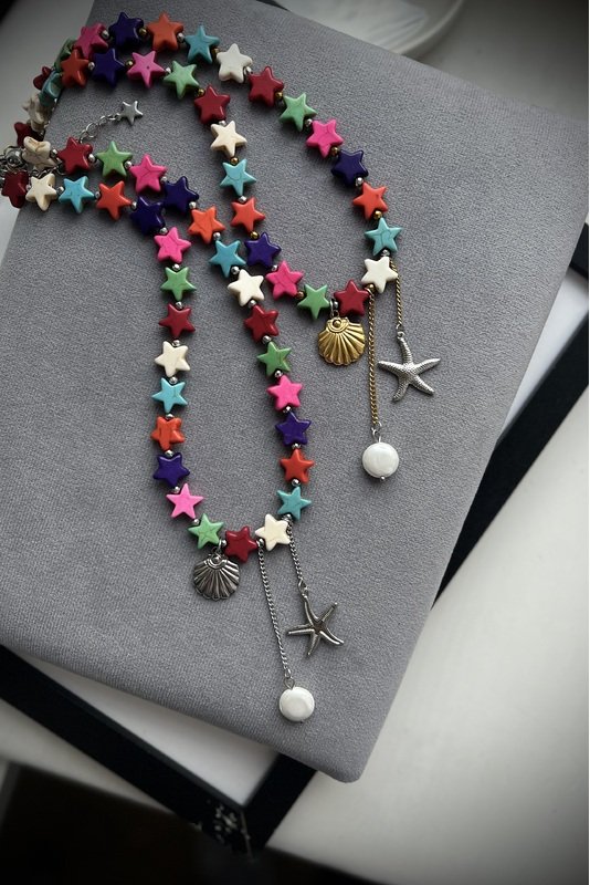 Spalvoto Hovlito žvaigždučių vėrinys