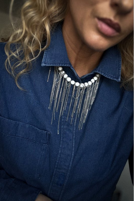 Balto Onikso vėrinys su grandinėlėmis