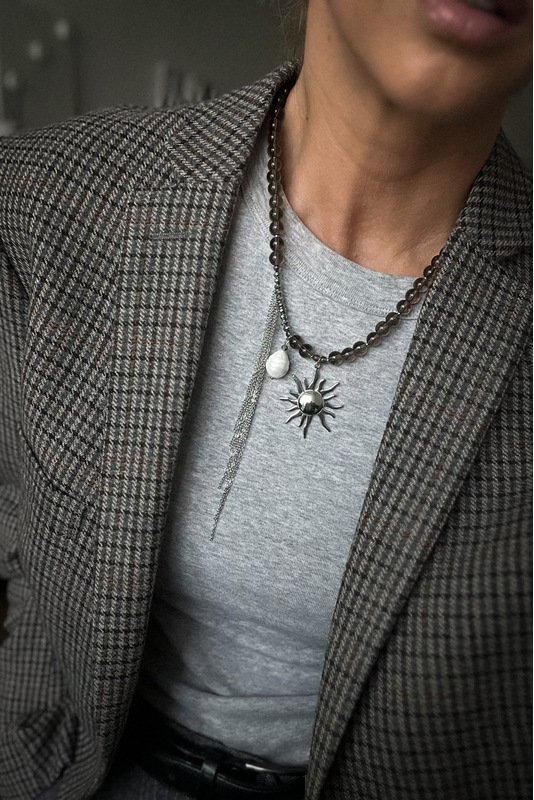 Stiklo vėrinys su Saulės pakabuku, perlo lašu ir grandinėlėm 2