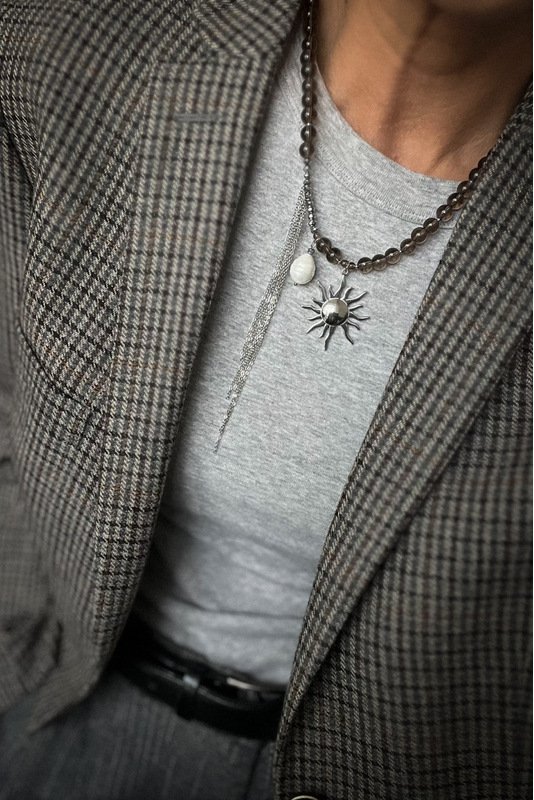 Stiklo vėrinys su Saulės pakabuku, perlo lašu ir grandinėlėm