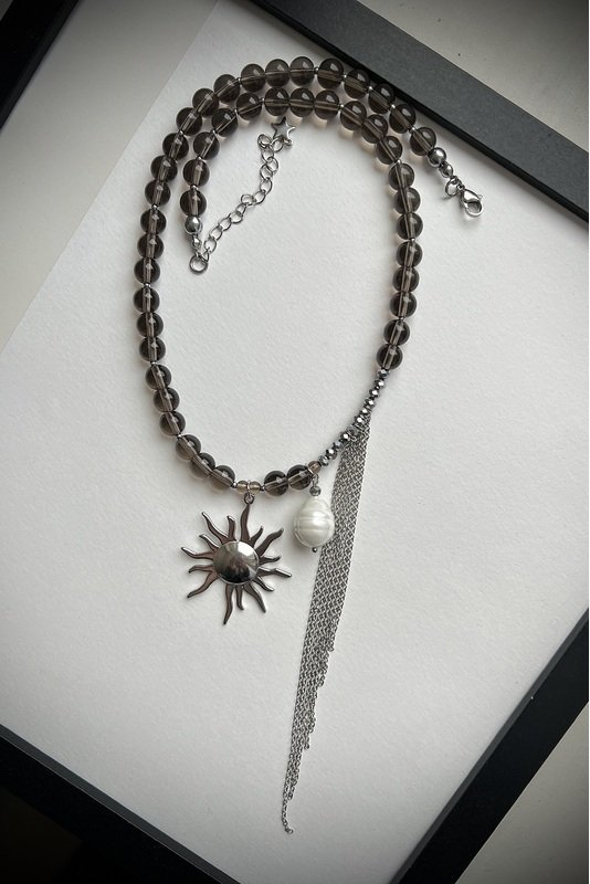 Stiklo vėrinys su Saulės pakabuku, perlo lašu ir grandinėlėm 3