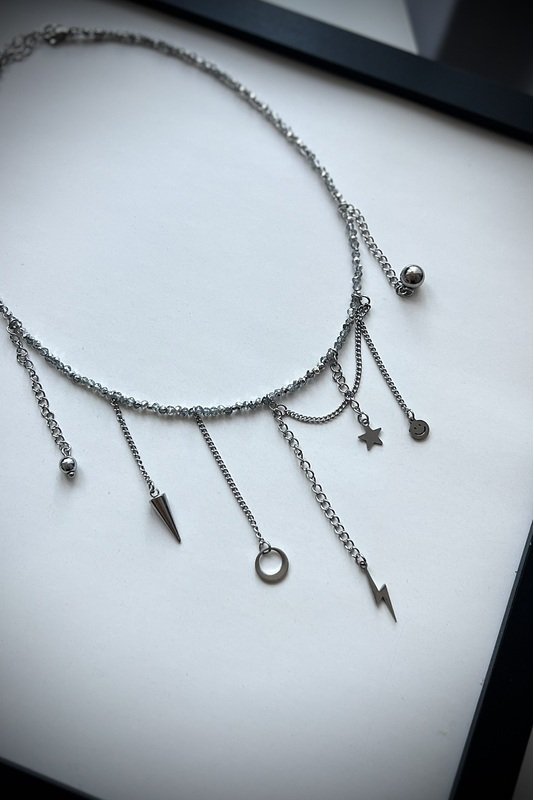 Stiklo vėrinys su grandinėlėmis 1