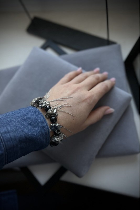 Onikso ir kvarco apyrankė su grandinėlėmis 1