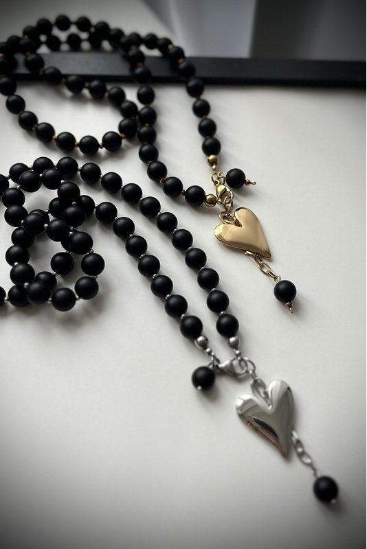 Onikso/Šungito vėrinys su "Širdies" pakabuku