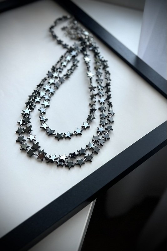 Hematito žvaigždučių vėrinys