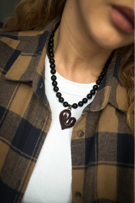 Šungito vėrinys su rudos Širdies pakabuku 1