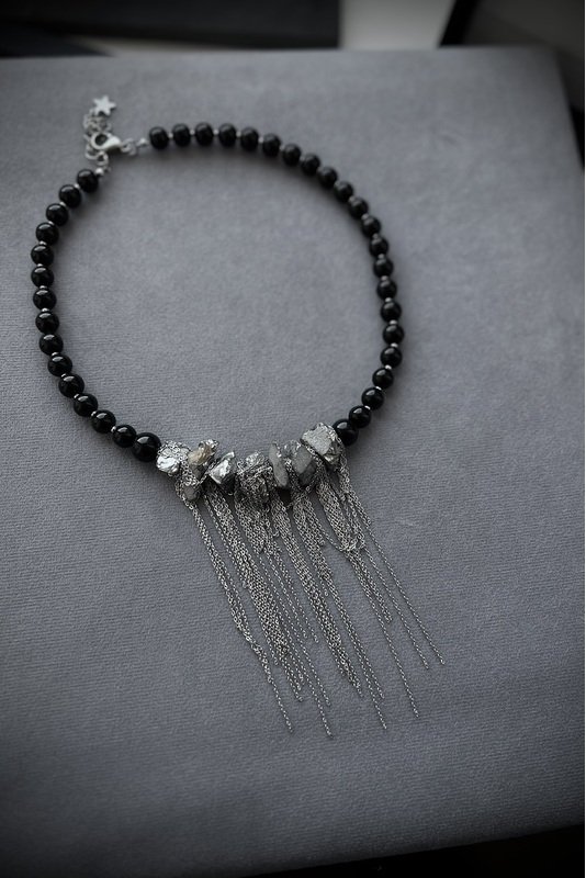 Onikso vėrinys su Kvarco ir grandinėlių akcentu 2