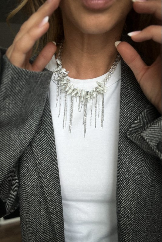 Stiklo vėrinys su Kriauklės ir grandinėlių akcentu