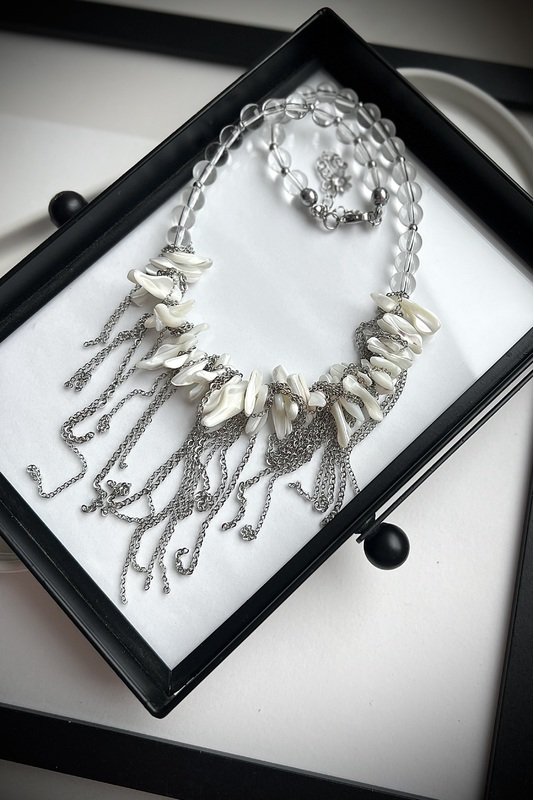 Stiklo vėrinys su Kriauklės ir grandinėlių akcentu 1