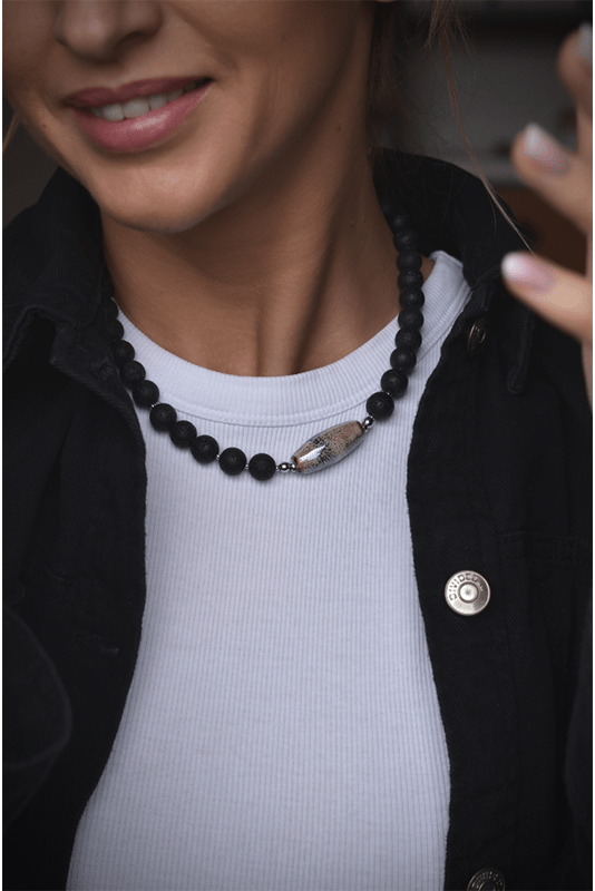 Lavos vėrinys su keramikos akcentine detale