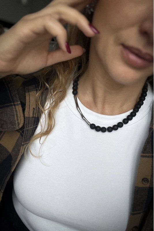 Šungito vėrinys su išskirtine nerūdijančio plieno akcentine detale 2