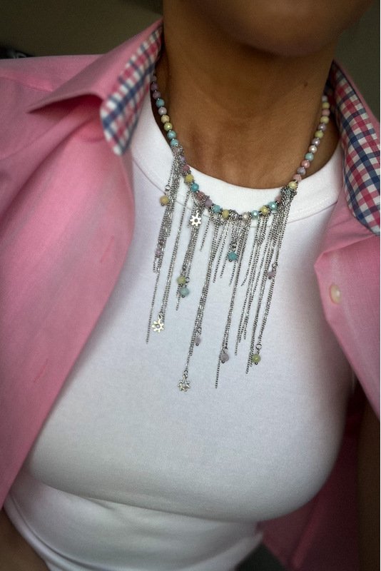 Spalvoto stiklo vėrinys su grandinėlėmis ir pakabukais 1