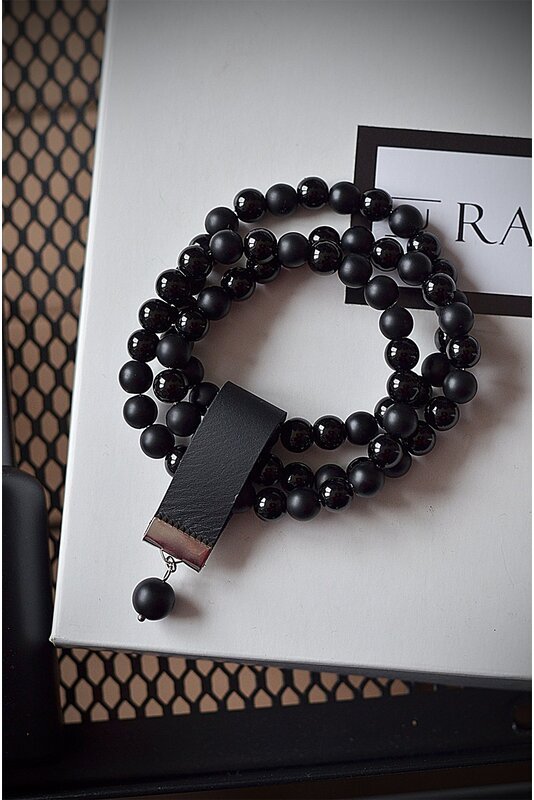 Triguba Šungito ir Onikso apyrankė