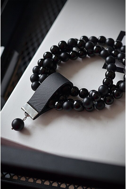 Triguba Šungito ir Onikso apyrankė 1